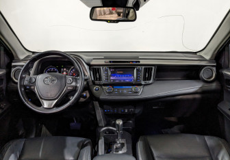 Подержанный автомобиль Toyota RAV4 2016 года (26 фото)