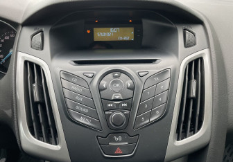 Подержанный автомобиль Ford Focus Sedan 2011 года (15 фото)