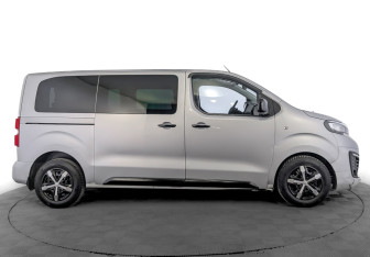 Подержанный автомобиль Peugeot Traveller 2021 года (4 фото)