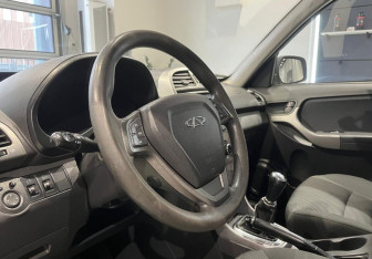 Подержанный автомобиль Chery Tiggo (T11) 2013 года (11 фото)