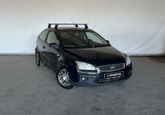 Подержанный автомобиль Ford Focus Hatchback 2005 года (3 фото)