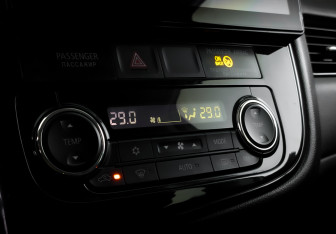 Подержанный автомобиль Mitsubishi Outlander 2017 года (26 фото)