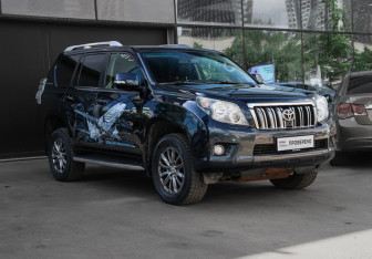 Подержанный автомобиль Toyota Land Cruiser Prado 2011 года (3 фото)