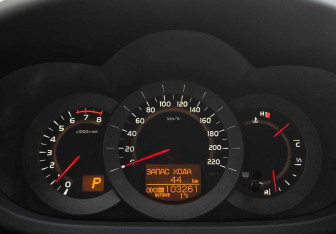 Подержанный автомобиль Toyota RAV4 2011 года (12 фото)