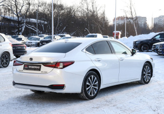 Подержанный автомобиль Lexus ES 2021 года (5 фото)