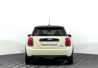 Подержанный автомобиль MINI Hatch 2015 года (6 фото)