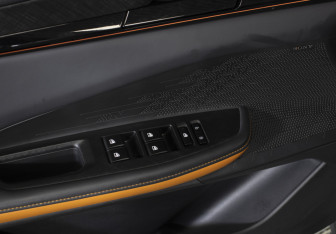 Подержанный автомобиль Changan UNI-V 2024 года (19 фото)