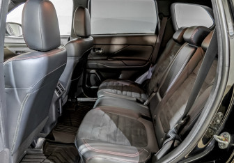 Подержанный автомобиль Mitsubishi Outlander 2021 года (11 фото)