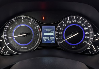 Подержанный автомобиль Infiniti QX80 2019 года (16 фото)