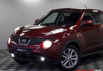Подержанный автомобиль Nissan Juke 2012 года (23 фото)