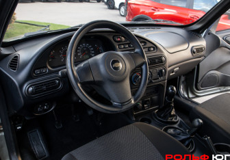 Подержанный автомобиль Chevrolet Niva 2011 года (14 фото)