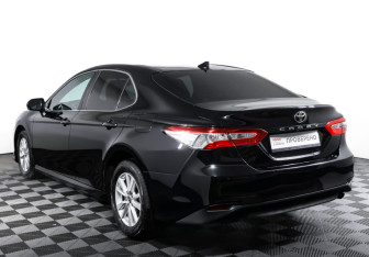 Подержанный автомобиль Toyota Camry Sedan 2018 года (7 фото)