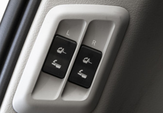 Подержанный автомобиль Toyota Land Cruiser Prado 2016 года (36 фото)
