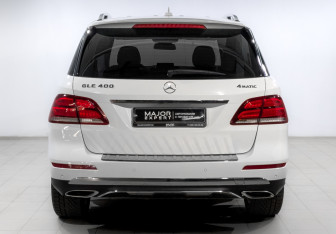Подержанный автомобиль Mercedes-Benz GLE 2016 года (6 фото)