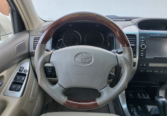 Подержанный автомобиль Toyota Land Cruiser Prado 2006 года (12 фото)