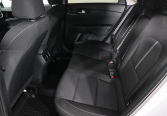 Подержанный автомобиль Kia Cerato Sedan 2021 года (7 фото)