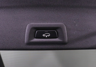 Подержанный автомобиль BMW X6 2024 года (24 фото)