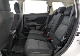 Подержанный автомобиль Mitsubishi Outlander 2019 года (18 фото)