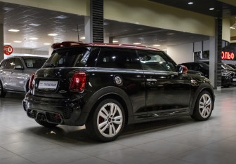 Подержанный автомобиль MINI Hatch 2019 года (9 фото)