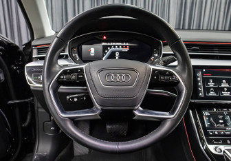 Подержанный автомобиль Audi A8 2023 года (16 фото)