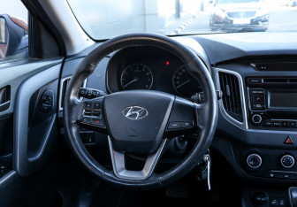Подержанный автомобиль Hyundai Creta 2017 года (15 фото)