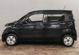 Подержанный автомобиль Honda N-WGN 2016 года (8 фото)