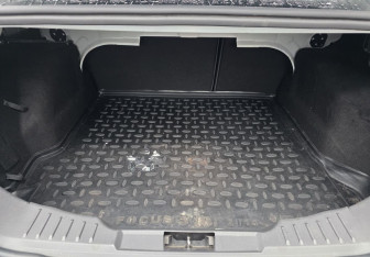 Подержанный автомобиль Ford Focus Sedan 2017 года (16 фото)