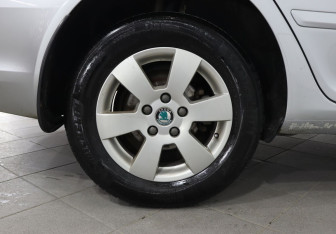 Подержанный автомобиль Skoda Octavia Liftback 2008 года (9 фото)