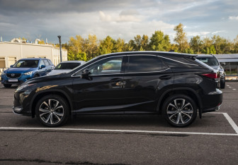 Подержанный автомобиль Lexus RX 2020 года (8 фото)