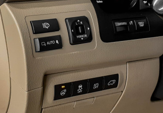 Подержанный автомобиль Lexus LX 2014 года (18 фото)