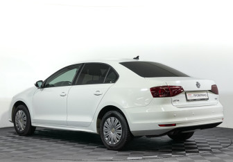 Подержанный автомобиль Volkswagen Jetta Sedan 2018 года (7 фото)