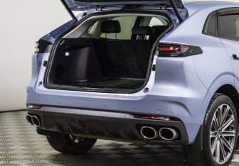 Подержанный автомобиль Changan UNI-K 2022 года (23 фото)