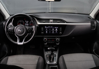 Подержанный автомобиль Kia Rio Hatchback 2020 года (9 фото)