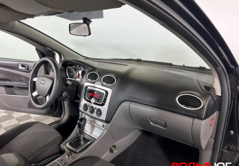 Подержанный автомобиль Ford Focus Sedan 2011 года (9 фото)