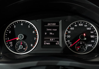 Подержанный автомобиль Volkswagen Tiguan 2012 года (16 фото)