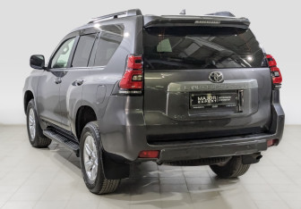 Подержанный автомобиль Toyota Land Cruiser Prado 2019 года (7 фото)