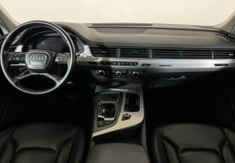 Подержанный автомобиль Audi Q7 2016 года (30 фото)