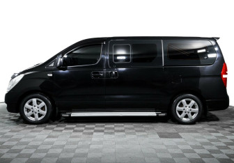 Подержанный автомобиль Hyundai Grand Starex 2013 года (3 фото)