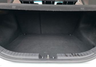 Подержанный автомобиль Kia Ceed Hatchback 2011 года (17 фото)