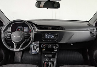 Подержанный автомобиль Kia Rio Hatchback 2022 года (14 фото)