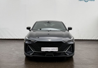 Подержанный автомобиль Changan UNI-V 2023 года (2 фото)