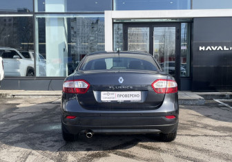 Подержанный автомобиль Renault Fluence 2011 года (6 фото)