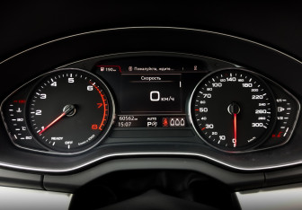 Подержанный автомобиль Audi Q5 2018 года (13 фото)