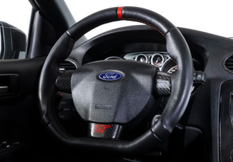 Подержанный автомобиль Ford Focus ST Hatchback 2007 года (14 фото)