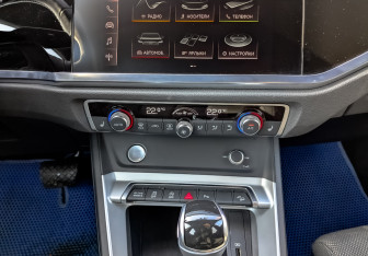 Подержанный автомобиль Audi Q3 2019 года (26 фото)