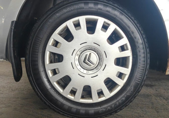 Подержанный автомобиль Citroen C4 Hatchback 2009 года (15 фото)