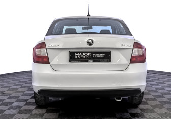 Подержанный автомобиль Skoda Rapid Liftback 2018 года (6 фото)