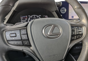 Подержанный автомобиль Lexus ES 2023 года (26 фото)