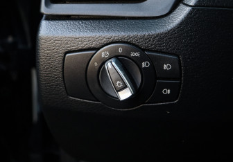 Подержанный автомобиль BMW X1 2014 года (14 фото)