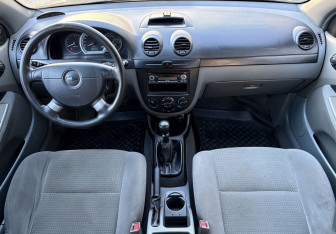 Подержанный автомобиль Chevrolet Lacetti Wagon 2008 года (10 фото)